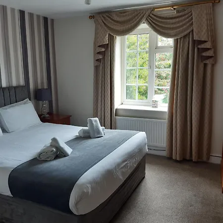 East Ayton Hotel, מלון 3*