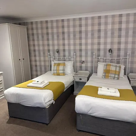 East Ayton Hotel, Hotel