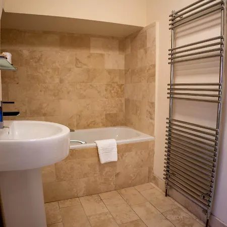 מלון East Ayton Hotel,