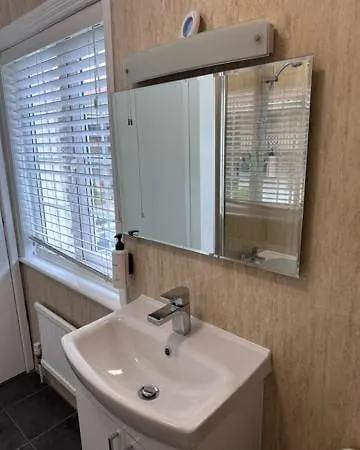 East Ayton Hotel, Hotel