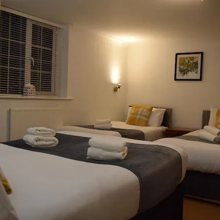 מלון East Ayton Hotel, 3*