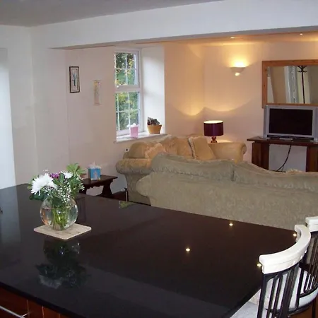 East Ayton Hotel, מלון 3*