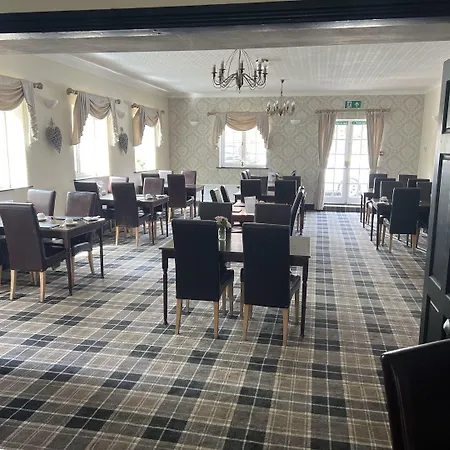 East Ayton Hotel, מלון 3*