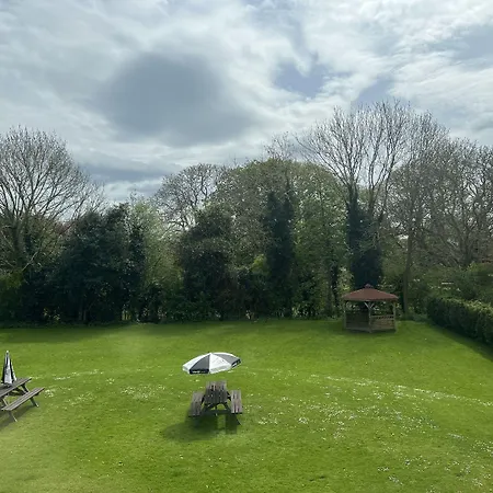 מלון East Ayton Hotel, סקארבורו