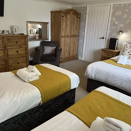 East Ayton Hotel, Hotel