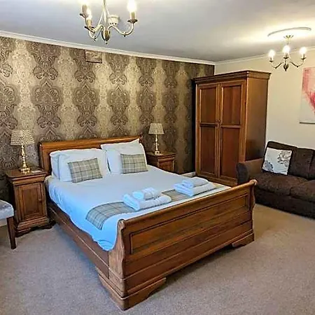 East Ayton Hotel,