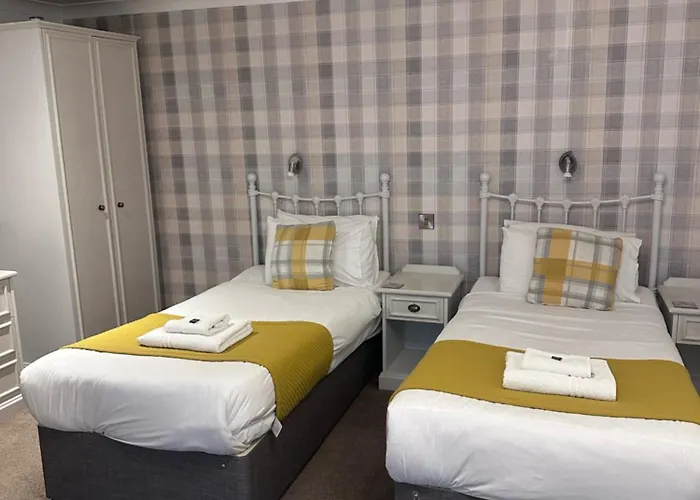 East Ayton Hotel, Hotel