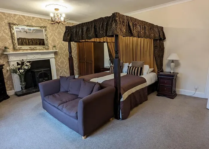 East Ayton Hotel, Hotel