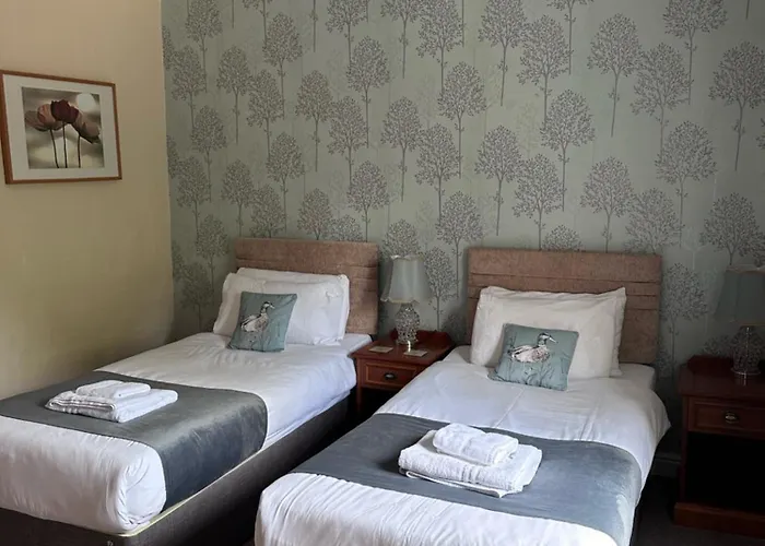 East Ayton Hotel, Hotel