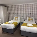 East Ayton Hotel, Hotel