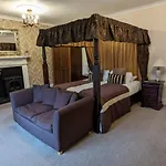 East Ayton Hotel, Hotel