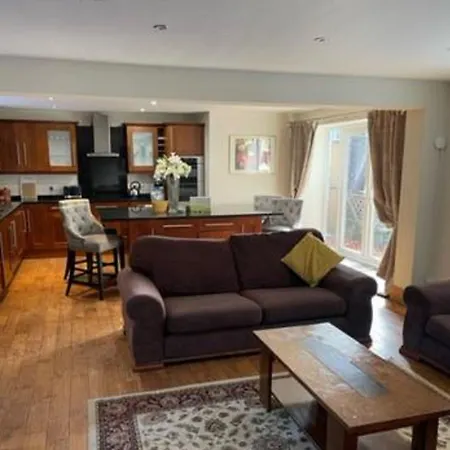 East Ayton Hotel,